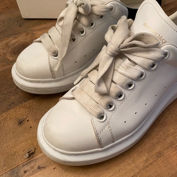 GUC Alexander McQueen Oversized Platform Sneaker - Picture 6 of 7